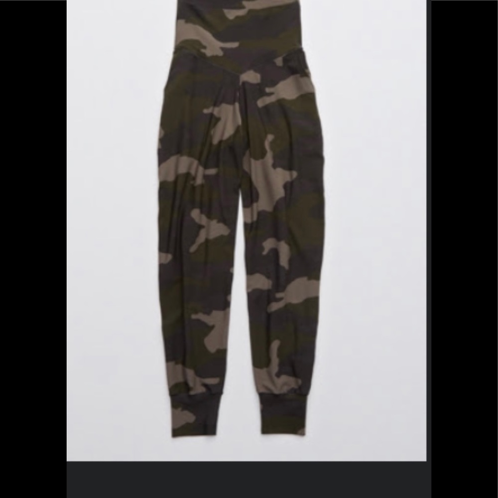 Aerie offline real me jogger camo size large long